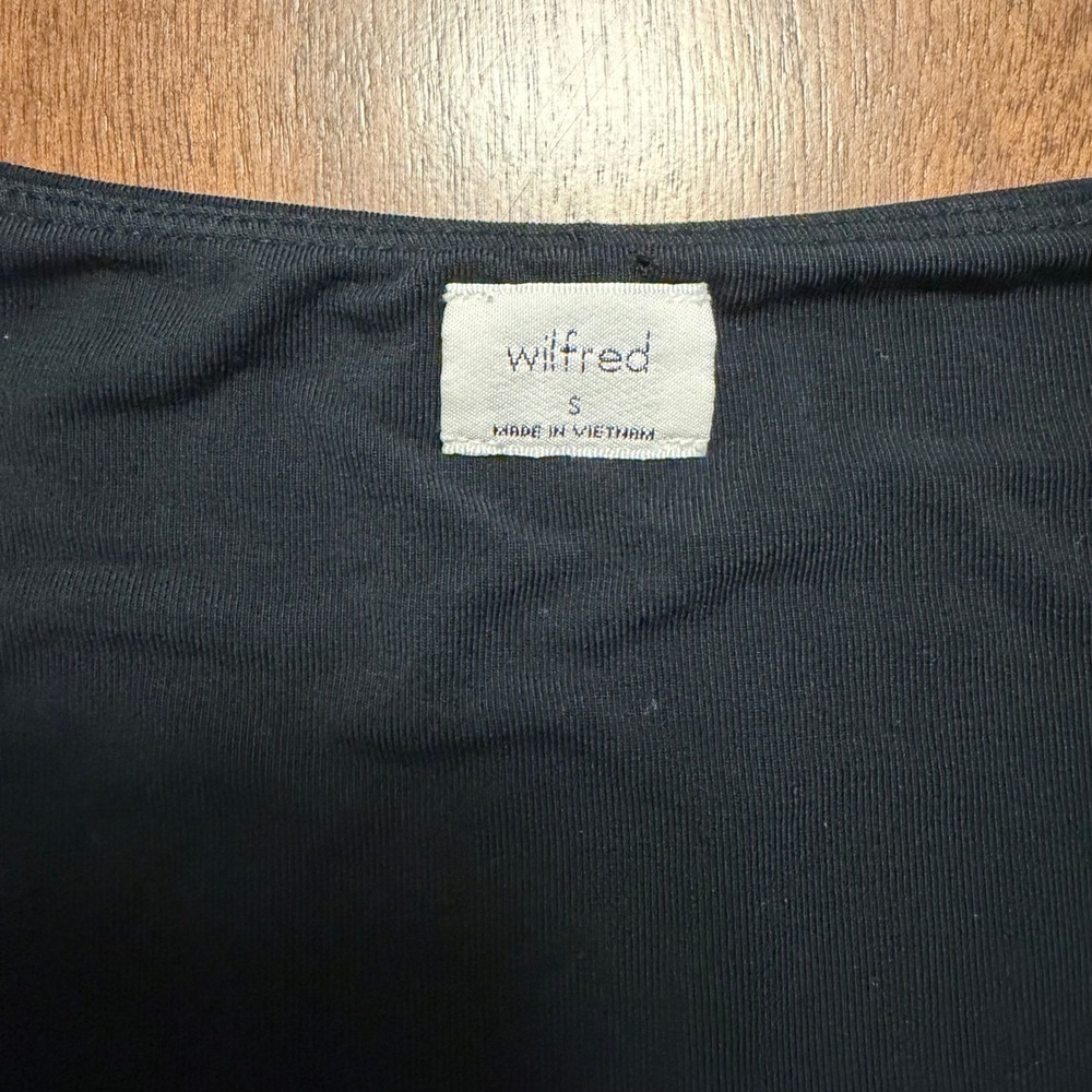 Wilfred Aritzia Black Ruched Long Sleeve Crop Top Womens Size S Acubi E-girl - Picture 4 of 8